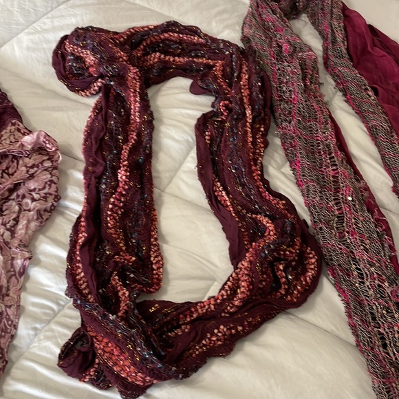Scarf 🧣 - Picture 2 of 3